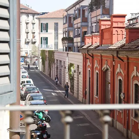 Bilocale Marisa Zona Tortona Lägenhet